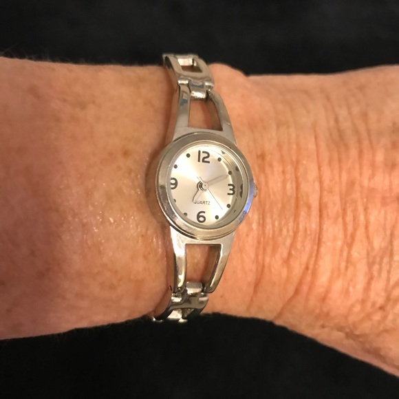 Ladies Silver Link Quartz Watch - Picture 5 of 6